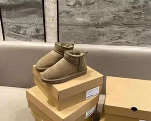 2023 Hot AUS U5854 clássico curto Miniwomen botas de neve manter bota quente homem mulheres pelúcia casual pele de carneiro sapatos de camurça castanha cinza transshipmentoi grátis