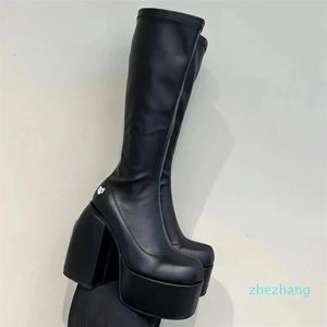 2023 – Luxus-Designer-Stiefel „Naked Wolfe Spice“ in Schwarz mit Stretch. Umfang: Stretch-Futter aus Stoff dehnt das Obermaterial. Plateau-Stiefeletten mit hohen Absätzen