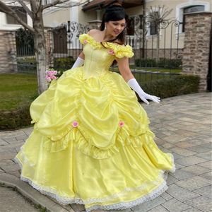 Feenhafte gelbe Quinceanera-Kleider, schulterfrei, Blumen-Prinzessin, Geburtstagspartykleid, Renaissance-viktorianisches Sweet-15-Abschlussballkleid