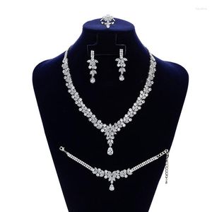 Naszyjnik Zestaw Hadiyana Cubic Zirconia Bridal Bransoletka Pierścień Wedding Akcesoria BN7801