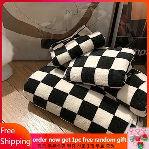 Blankets Ins Checkerboard Blanket Classic Plaid Sofa Spring and Summer Air Conditioning Office Nap Shawl Cushion 231011