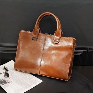 Maletas de luxo de couro macio pasta masculina retro grande capacidade bolsa tote saco masculino ombro mensageiro negócios portátil 231010