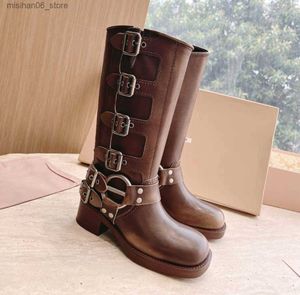 Stövlar Designer Boots Woman Harness Belt Buckled Cowhide Leather Biker Knee Chunky Heel Zip Knight Fashion Square Toe Ankel Booties for Women Q231012