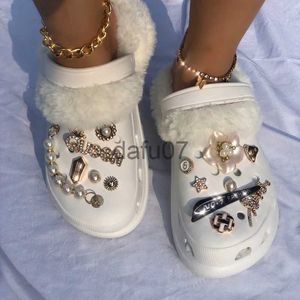 Slippers Women Garden Warm Plush Clogs Ladies Rhinestones Sandals With Fur Plum Queen Pearl Charms Chain Winter Furry Clog Shoes Slippers x1011