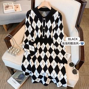 Casual Dresses Yuqi Elegant Polo Collar Plaid Midi Dress for Women Sticked Autumn Winter Full Sleeve Office Ladies Sexig tröja Vestido