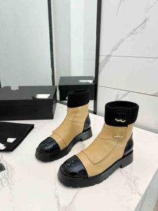 Canali da donna del polpaccio Chanells Stivali spessi scarpe alette personalizzate in pelle popolare in pelle versatile Modifica a forma di piede.