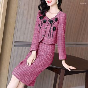 Arbetsklänningar höstuppsättning av kjol kvinnor 2023 Temperament Celebrity Slim Wrap Hip Split Green Plaid Two Piece Dress Female Tops