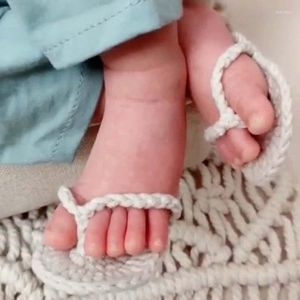 Första vandrare vit född pografi prop accessoarer baby stickade tofflor mini handgjorda virkade skor pojkar flickor fotografi flip-flops