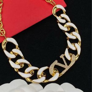 Gold Personalized Women Troping Hoop Full Diamonds v Sign Sign Scied Circle Corning Stud Fashion Sightated Necklace Designer 284f