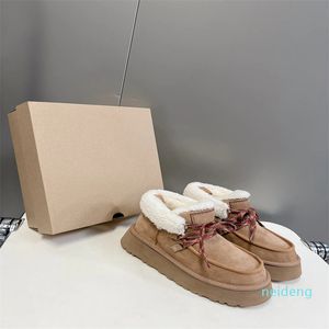 Winter-Schneestiefel aus Schaffell und Wildleder, Schnürung, Zuglasche an der Ferse, runde Zehenpartie, Slip-on-Flats, klassisches Fell auf Leder, Damenmode, Fabrikschuhe