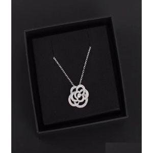 Pendant Necklaces Chic Pendant Necklaces Flower Camellia Necklace White Gold Plated Hollow Diamond Fashion Jewelry Enamel Rhinestone J Dhpxq