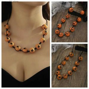 Andere Modeaccessoires Halloween-Schmuckgeschenk Kürbis-Spinnen-Druck handgemachte Perlen-Holzperlen-Halskette für Frauen Q231011