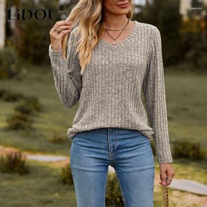 T-shirt da donna Top Donna 2023 Primavera Autunno Manica lunga Scollo a V Slim Pullover Tinta unita Stile Inghilterra Maglione casual a righe