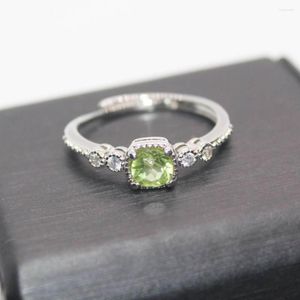 Anéis de cluster 5 anéis 10 anéis pedra aproximadamente 5mm akac natural verde peridoto branco cobre feminino anel ajustável enviar aleatoriamente