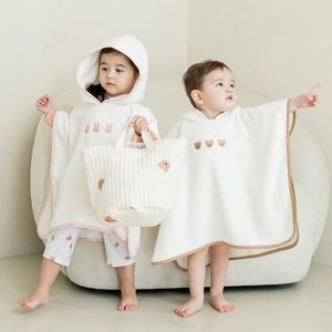 Pajamas Cotton Baby Robe Bath Towel Cartoon Hoodies Infant Girls Boys Sleepwear Blanket Kids Soft Bathrobe Children Poncho Beach Towel 231006