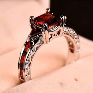 Solitaire Ring Fashion Elegant Women Silver Color Princess Square Cut Red Stone Engagement Wedding Rings for Women Jewelry Gift 23101010