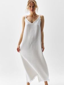 Kvinnors sömnkläder linad vit nattklänning kvinnor avslappnad rygglös v hals spaghetti rem bomullskvinna klänningar sommar kvinnliga nattkläder