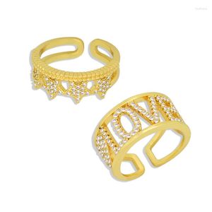 Anéis de cluster cor de ouro amor script anel mulher cz carta fina banda promessa moda jóias le luxe bague aberto estrela em forma empilhável
