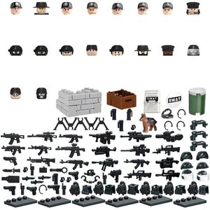 Giocattoli di trasformazione Robot MOC SWAT Forza speciale Soldato Esercito Minifig Armi militari Figure Building Blocks Accessori Pistole Parti Mini Bricks Toys 231010