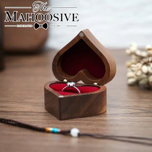 Smyckeslådor Ringlåda för bröllopsceremoni Vintage Walnut Wood Box Engagement Ring lagring Förslag Portable Holder Rustic Wedding 231011