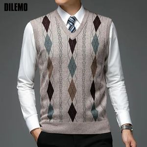 Herrtröjor Autum Fashion Märke Argyle Pullover Sweater V Neck Knit Vest Men Diamond Trendy 6 Ull ärmlösa Casual Clothing 231011