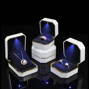 Smyckeslådor Led Box Fashion Luxury Earring Ring Halsband hängen åttkantig bröllopsengagemang Displayhållare 231011