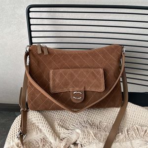 Tasarımcı Çanta Kadın Bir Omuz Crossbody Çanta 32cm Kürk Büyük Kapasiteli Alışveriş Çantası Donanım Gümüş Toka Lüks El çantası Klasik Moda Çok yönlü Cüzdan Tote Çanta