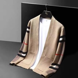 Мужские свитера Высококачественный брендовый вязаный кардиган, мужской модный роскошный полосатый свитер, повседневная шаль 2023, весенне-осеннее трендовое пальто 231011
