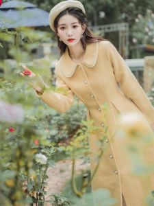 Kvinnors jackor kvinnor pärla peter pan krage härlig chic ullrock överrock kvinnlig fall fransk stil gula rockar lady koreansk design casual coat 231011