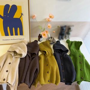 Cardigan barn stickade tröjor Autumn Winter Söt fast färg singlebröstad huva kappa Baby Boys Girls 231012