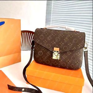 Tasarımcı Messenger Çanta Omuz Çantası Metis Doğu Batı Çanta Kadın Lüks Siyah Çanta Çapraz Key Debriyaj Zinciri Çanta Satchel Sacoche Dicky0750 PRPU SAC ANA SLING BORTLAR