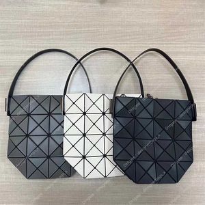 Handväska Bag Original Checker Women's Japanese Matt 4x4 Fabriksfoldning Diamond Underarm Water Bucket Mini Vegetabiliska korgväskor