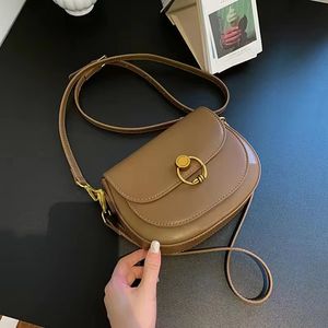 Cross Body bag female autumn jazz 2023 new retro single shoulder crossbody bag super hot small square bag Baguette Bag Maillard Style