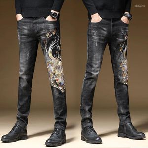 Mäns jeans personlighet broderad mönster tatuering tryckt tungt industrin trasigt hål tidvattnet varumärke