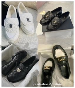 Designer Platform Penny Loafers Kvinnor äkta ko läder runda tå 2023 slip på chunky sula damer casual skor chanes handgjorda cd