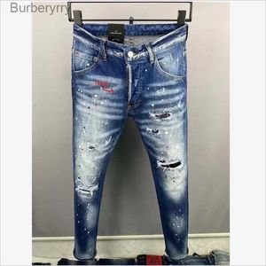 Mäns jeans Herrmode denim tygbyxor trendiga casual Slim Moto Biker High Street Hole Spray Paint Jeans 9850#L231011