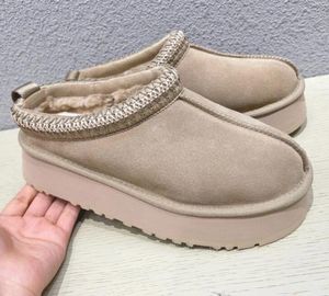 Man Women Tazz Platform Slippers أحذية الثلج تحافظ على دافئة الأحذية من جلد الغنم أفخم من أحذية غير رسمية مع أكياس تربار البطاقة مع لون الرنة الظباء الجميلة عيد الميلاد