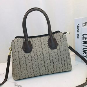 mode kvinnor g tote shopping väska handväska handväska lyxig designer läder koppling resor blommakontroll axelväskor chd2310108-12 xrong_totes