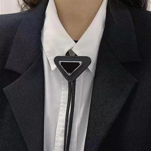 Mens Women Designer Ties Fashion Leather Neck Tie Bow For Men Dam med mönster Letters Neckwear Päls Solid Color Soties262y