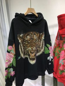 Kvinnors hoodies tröjor xl4xl plus size rhinestone tiger lyxiga hoodies för kvinnor vinter fleece tjock varm långärmad svart hiphop huvtröjor 231011