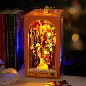 Akcesoria dla lalek DIY Drewniana książka Nook Shelt Wstaw Zestaw Miniaturowy Wesołych Świąt Bożego Narodzenia Santas Cottage Dollhouse Bookend Toys Friends Prezenty 231012