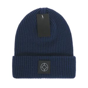 Ny lyxig stickad hatt män kvinnor designer höst vinter varm hatt logo sten tät fin ull öronskydd gata klapp hattar s-10
