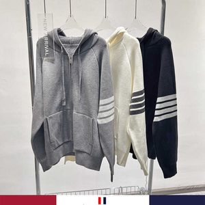 Inverno 2024 novo doce legal com capuz manga longa quatro barras cardigan de pelúcia com zíper camisola solta para mulher