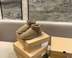 2023 Hot AUS U5854 clássico Curto Miniwomen botas de neve manter bota quente homem mulheres pelúcia casual pele de carneiro sapatos de camurça castanha cinza transbordo grátis df