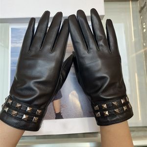 Handskar designer kvinnor män vinter läder fingrar nit läder lyxhandskar pekskärm cyklar varm isolerad fårskinn fingertopphandskar