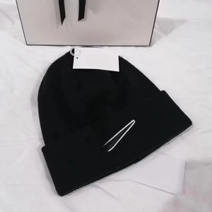 Cappello lavorato a maglia di marca sportiva di moda di design autunno inverno caldo cappello esplosivo universale da uomo e da donna