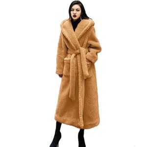 Pelliccia da donna Pelliccia sintetica Peluche Pelliccia sintetica Cappotto da donna Parka Giacca invernale in lana Casual Giacca lunga da orsacchiotto di grandi dimensioni Capispalla femminile spesso caldo con cappuccio 231011