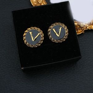 Klasyczne kolczyki z urokiem Alphabet Złota Srebrna Kolczyka Osobowość Europa Ameryka Dangler Ladies Biżuteria