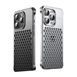 Apple iPhone15の金属電話ケース14 Plo Pro Max Drop-Proof Holloing Cooling Ultra-Thin Alloy Shockproof Hard Armor Defender Protective Cover 4コーナーラップ