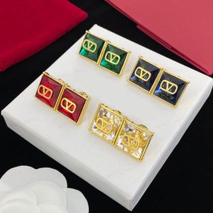 Brincos de grife, brincos quadrados de cristal de alfabeto de latão, tampões de ouvido personalizados, vermelho/azul/verde/prata 4 cores, presentes elegantes e elegantes de alta qualidade